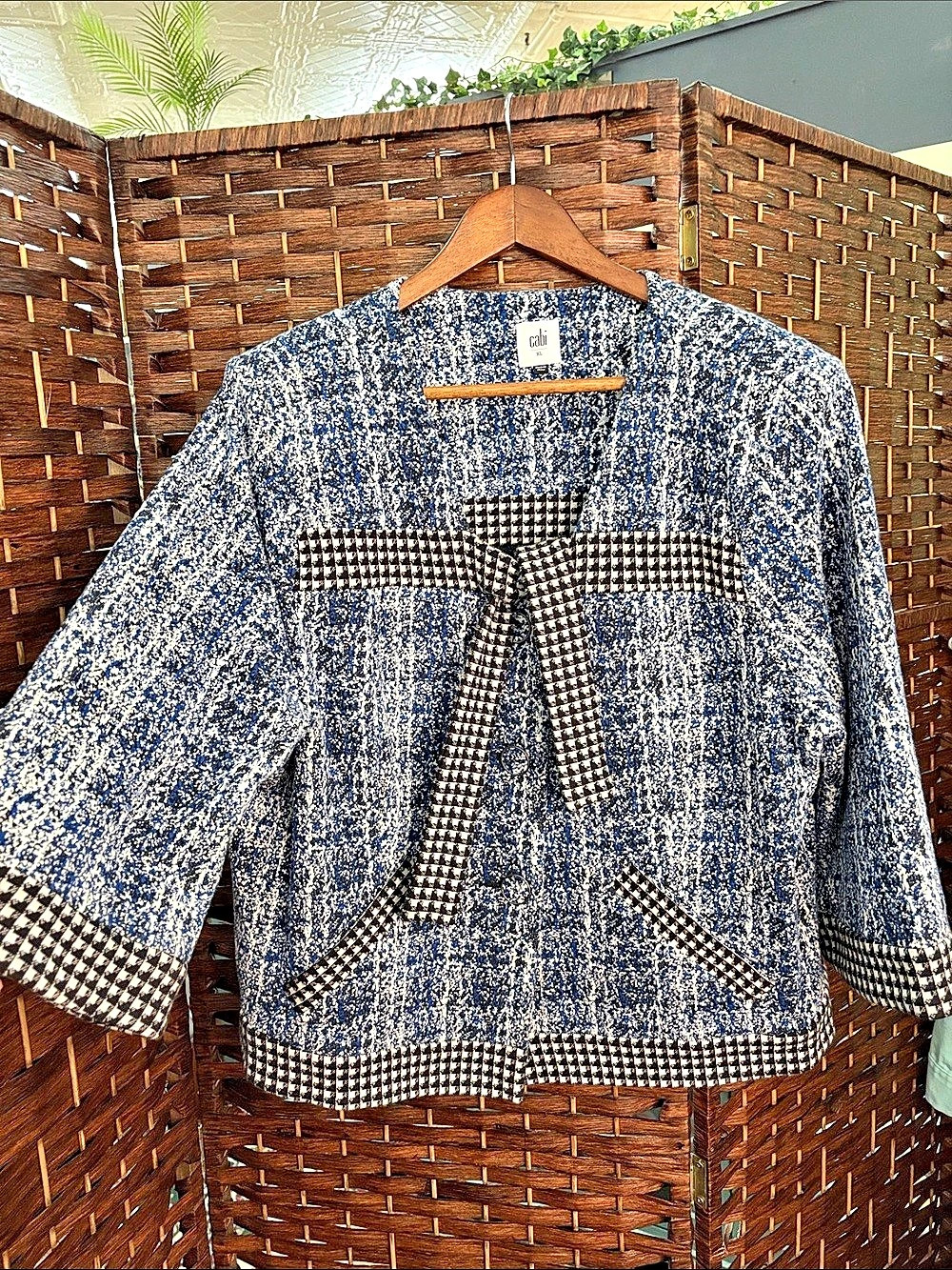 Cabi Tie Frony Blue & White Geometric Jacket Size XL Like New